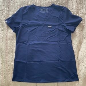 FIGS ONE-POCKET SCRUB TOP